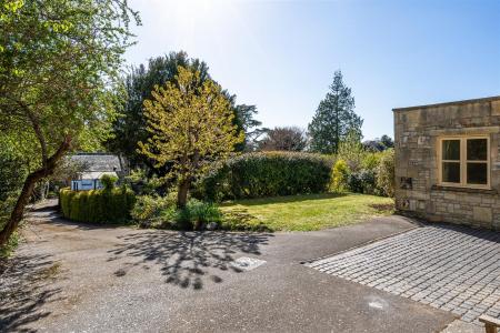 Coachhouse, Mountnessing Weston Park, BA1 4AS-4.jp