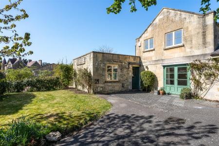 Coachhouse, Mountnessing Weston Park, BA1 4AS-3.jp