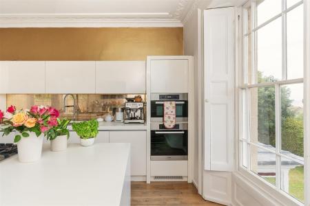 1W1TCN - Kitchen E.jpg