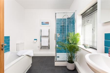 Bedroom2_Ensuite.jpg