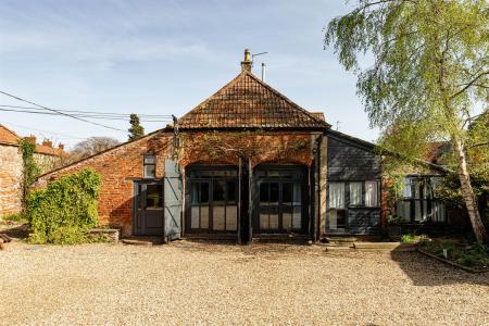 Outbuilding1.jpg