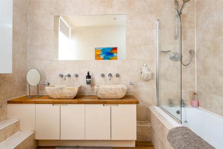 Bathroom1_2.jpg