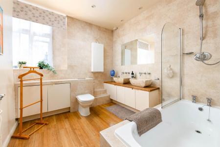 Bathroom1_1.jpg