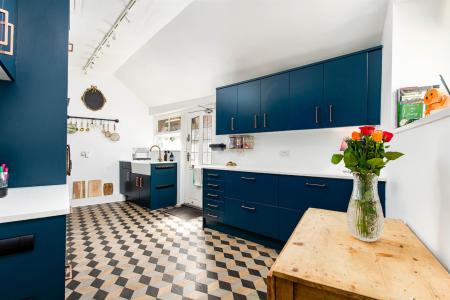 Kitchen_1.jpg