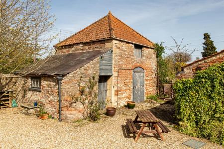 Outbuilding2.jpg