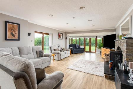 Sitting_Room_2.jpg