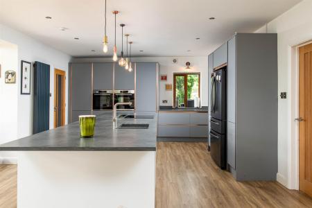 Kitchen_2.jpg