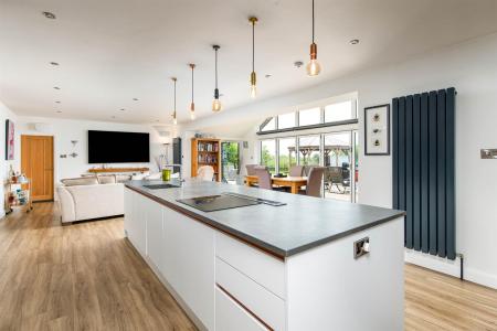 Kitchen_4.jpg