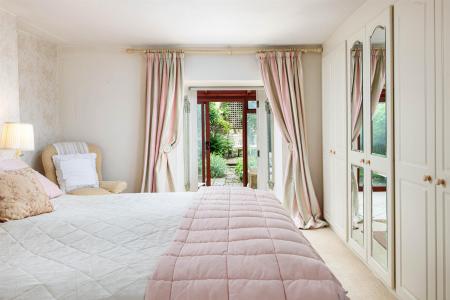 Bedroom1_1.jpg