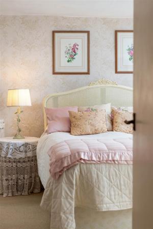 Bedroom1_4.jpg
