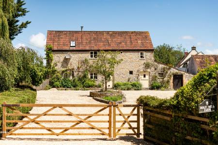 Barn_Exterior_3.jpg