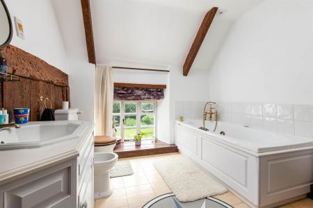 Bathroom_1.jpg