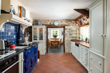 Kitchen_2.jpg