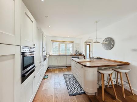 Media image 04