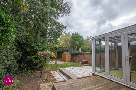 Decking (Backgarden)