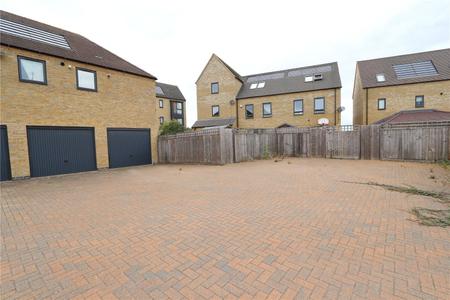 Garage / Parking