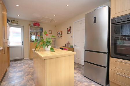 KITCHEN/BREAKFAST RO