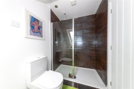 Ensuite Bathroom 4