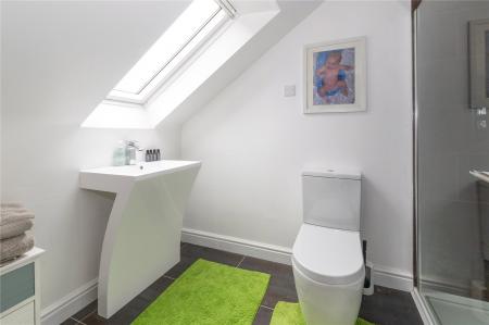 Ensuite Bathroom 4