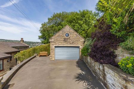 Detached Garage