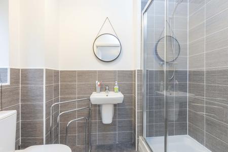 Bedroom 2 En-Suite