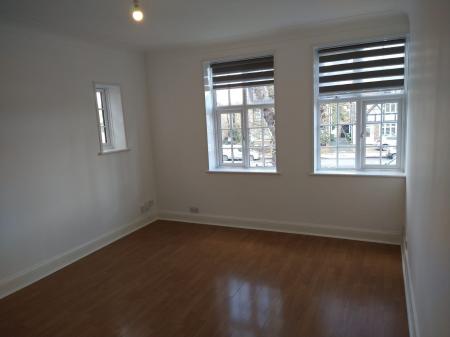 FLAT 4, W CT LOUNGE PIC 3 - FEB 2021.jpg