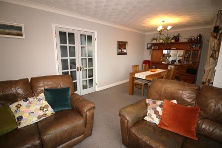 LOUNGE/DINER