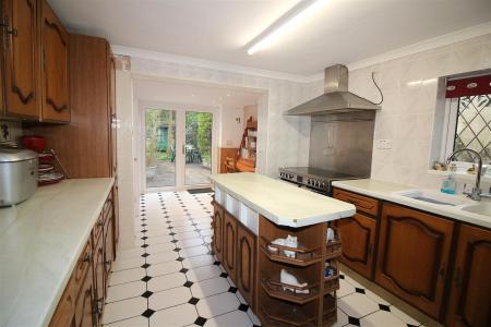 KITCHEN/BREAKFAST ROOM