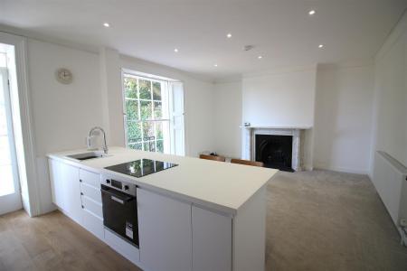 OPEN PLAN LIVING AREA
