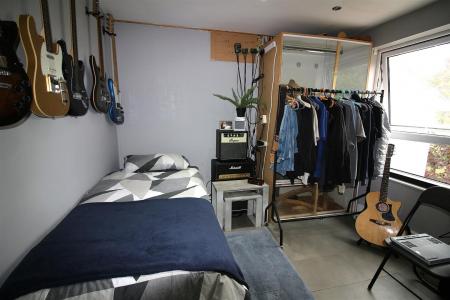 BEDROOM 2