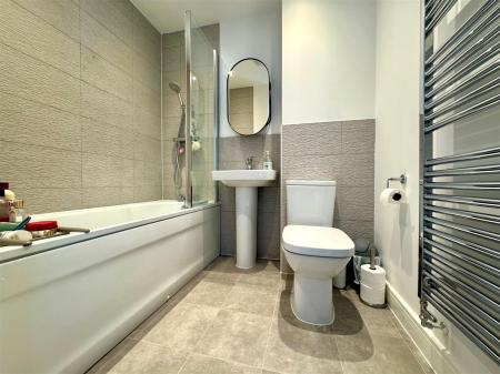 bathroom 2.jpg
