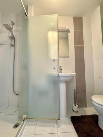 en-suite 2.jpg