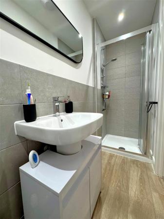 en-suite 2.jpg