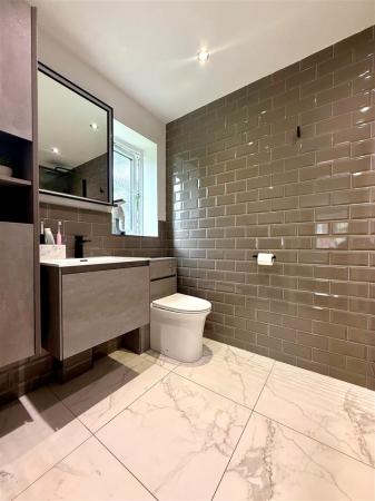 en-suite 1.jpg