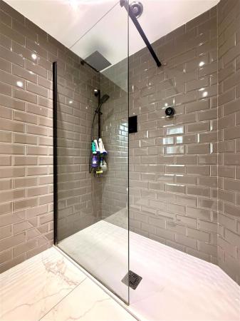 en-suite 2.jpg