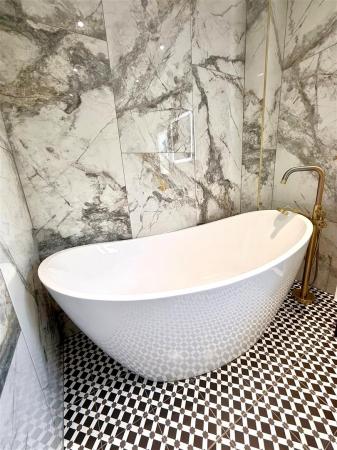 bathroom 2.jpg