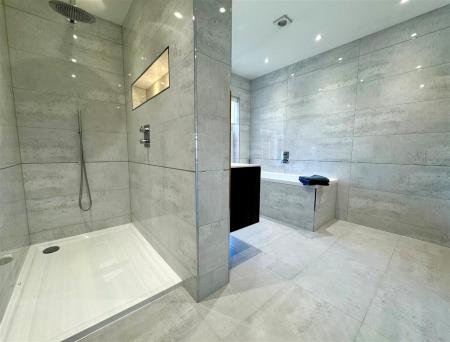 bathroom 5.jpg
