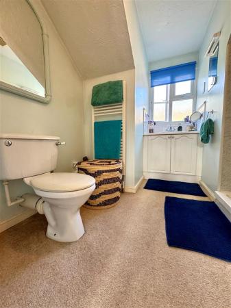 en-suite 2.jpg
