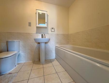 en-suite bathroom.jpg