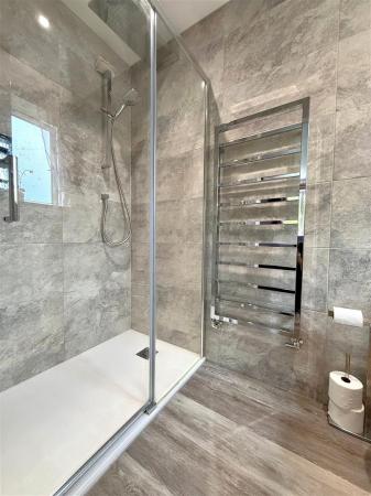 en-suite 2.jpg