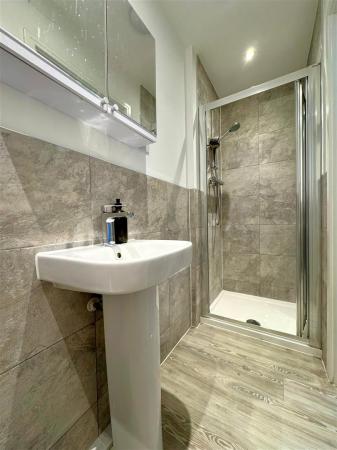 en-suite 2.jpg