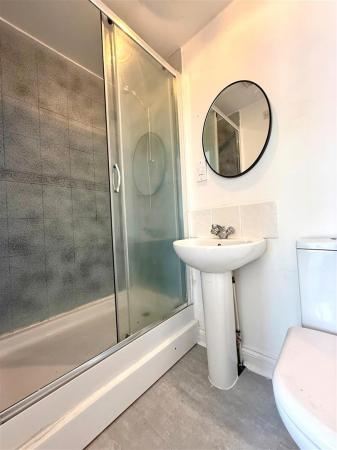 en-suite 2.jpg