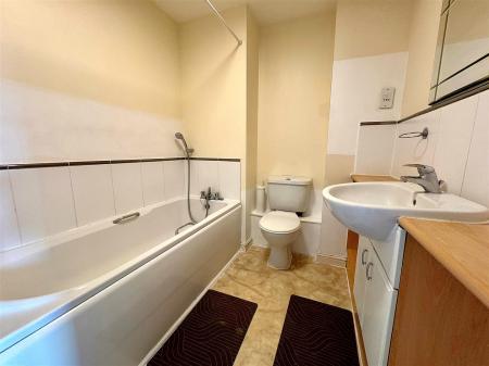 bathroom 2.jpg
