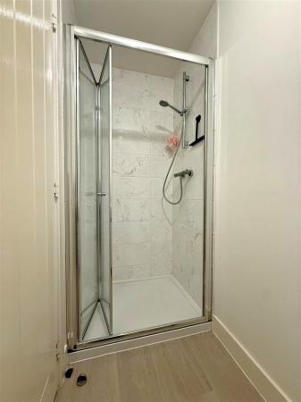 en-suite 2.jpg