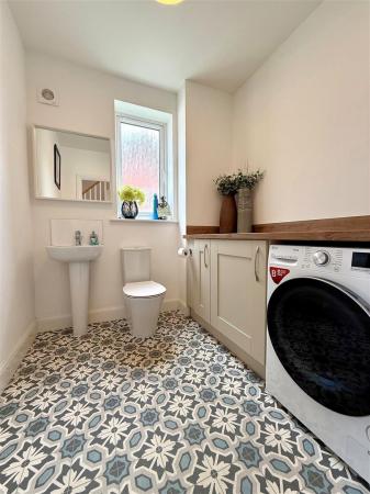 downstairs wc.jpg