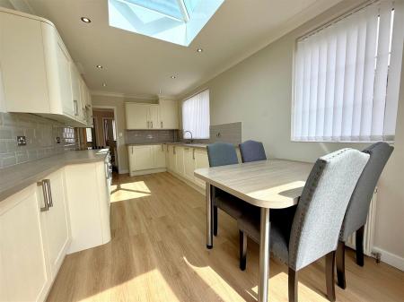 kitchen 2.jpg