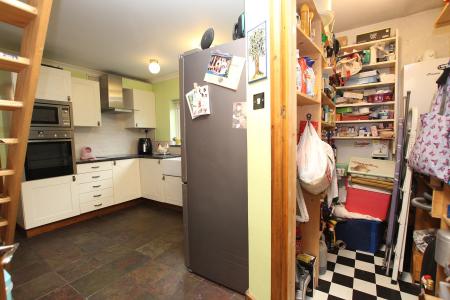 Kitchen & Pantry