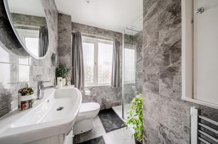 1372489-15-68f8e3...