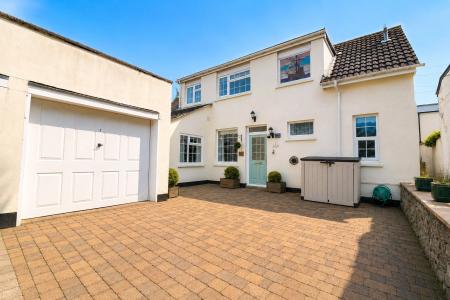 Trafalgar Gardens, Barnstaple, Devon, EX32 - Webbers