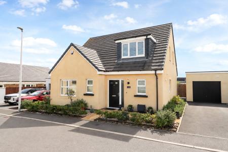 Holly Avenue, Appledore, Bideford, Devon, EX39 - Webbers